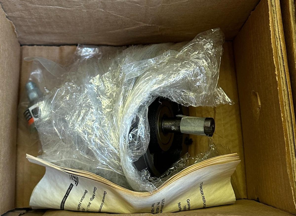 Used NEW GAST 4AM-NRV-251 / 4AMNRV251 AIR MOTOR 1.7HP 100PSI 2'' SHAFT 3000RPM 2CJH5