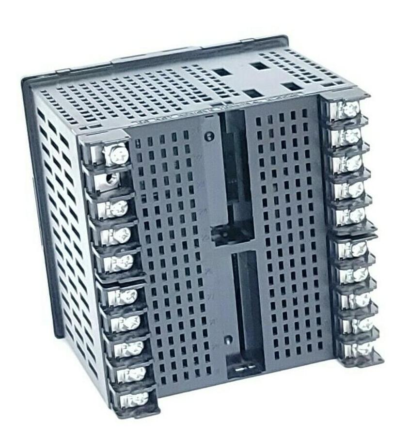 Used OMRON ESAN-R3YMT-500-N TEMPERATURE CONTROLLER ESANR3YMT500N