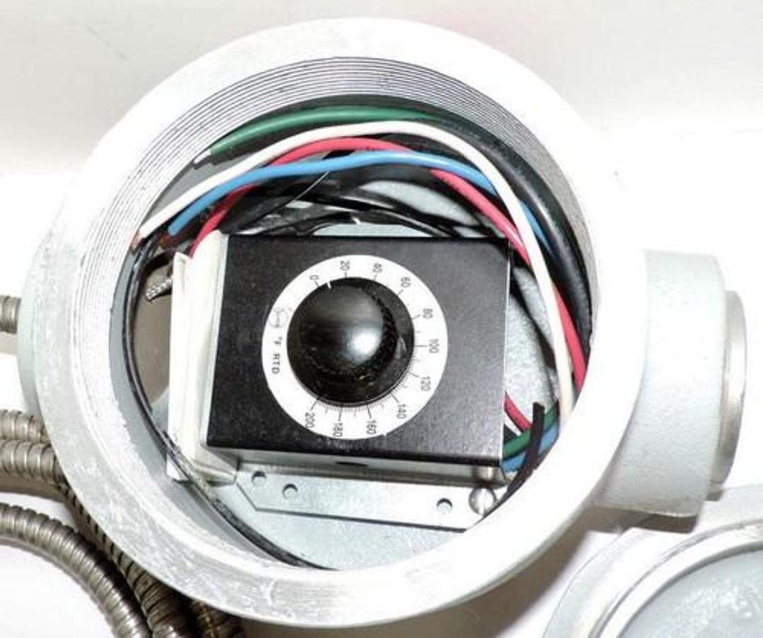 Used NEW THERNON ET7-200 THERMOSTAT. RANGE 0-200F, 14 AMP, 120-240 VAC, ET7200