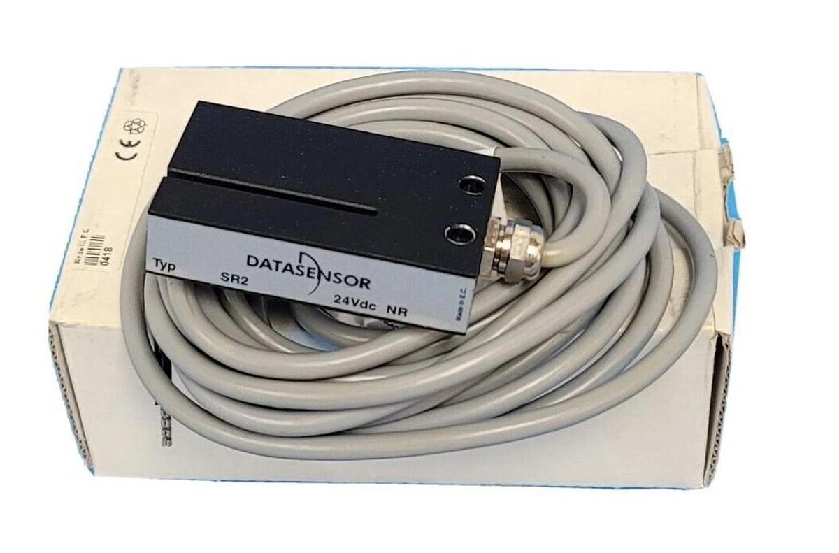 Used NIB DATALOGIC SR2-02 DATASENSOR PHOTOELECTRIC SENSOR 24 VDC 10 KHZ SLOT 2mm