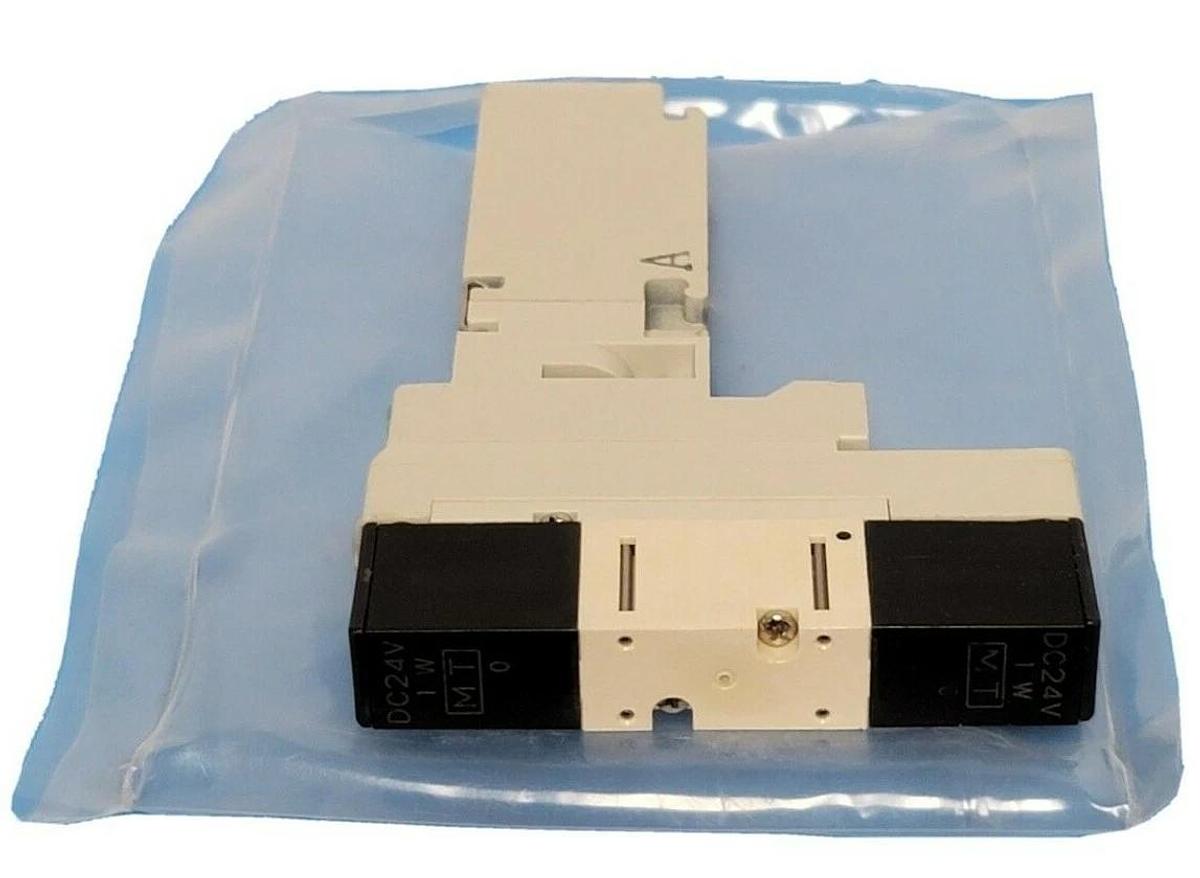 Used NEW SMC VQC1A01-5 SOLENOID VALVE VQC1A015, DC24V