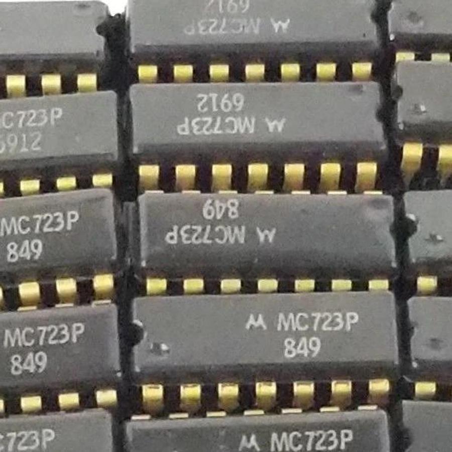 NEW MOTOROLA MC723P 14-PIN J-K FLIP-FLOP LOGIC IC