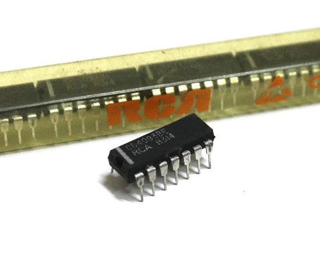 Used LOT OF 24 RCA CD4093BE, LOGIC CIRCUIT CHIPS QUAD 2INPUT NAND 14PIN 20V
