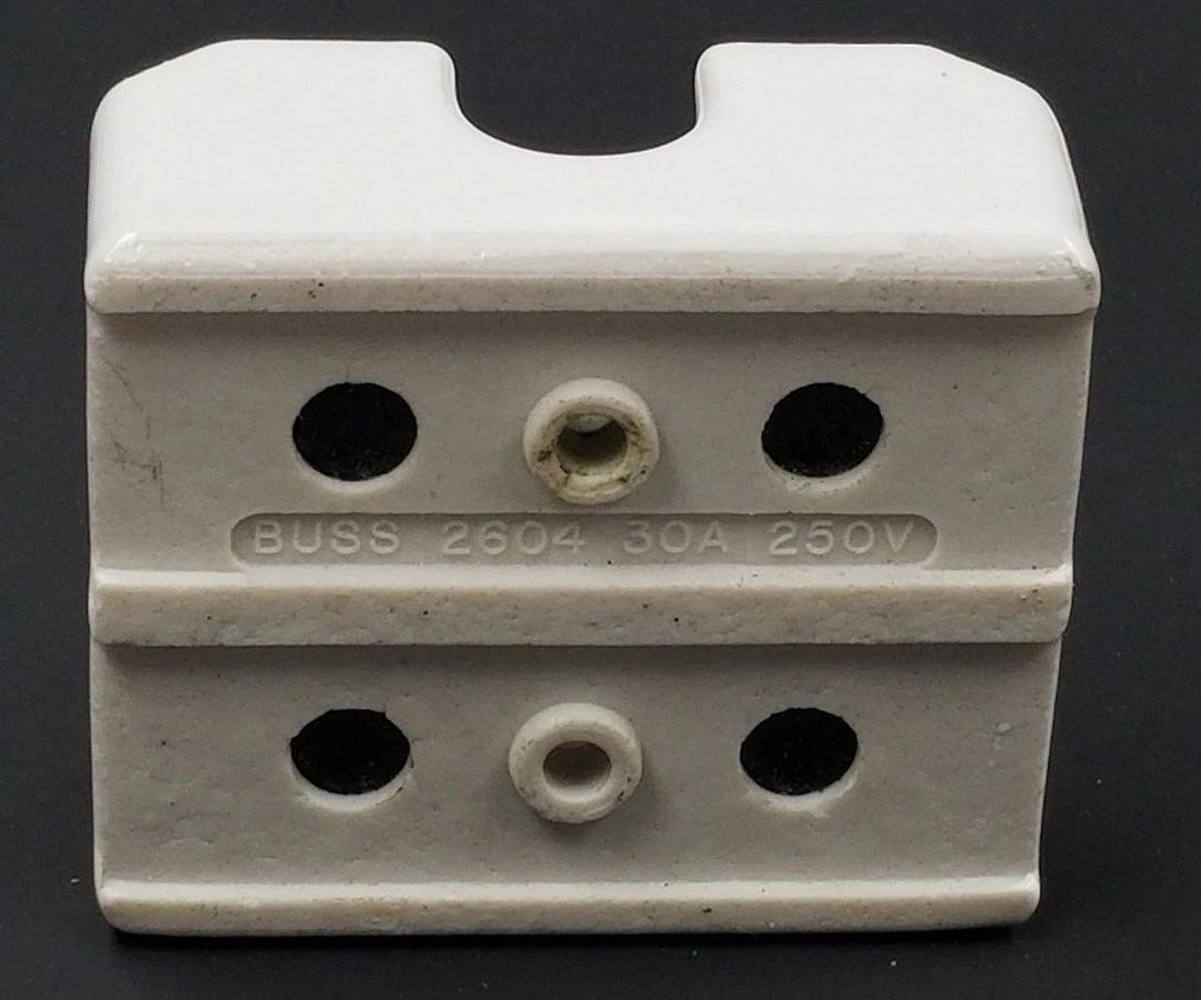 Used COOPER BUSSMANN 2604 PORCELAIN FUSE BLOCK