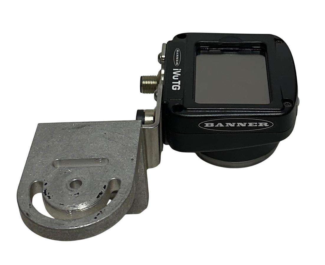 Used BANNER IVUTGPR08 / 81940 iVu SERIES IMAGE SENSOR I/O 8mm PNP RED w/ BRACKET USNP