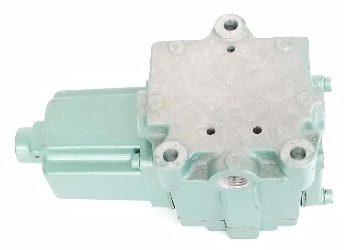 Used NUMATICS 12SAD4440A SOLENOID VALVE 0.17A, 120V, 50/60HZ