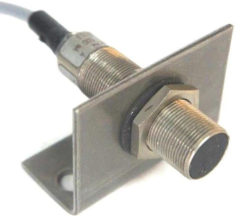Used ALLEN BRADLEY 872C-A5C18-A2 PROXIMITY SWITCH SER A 872CA5C18A2