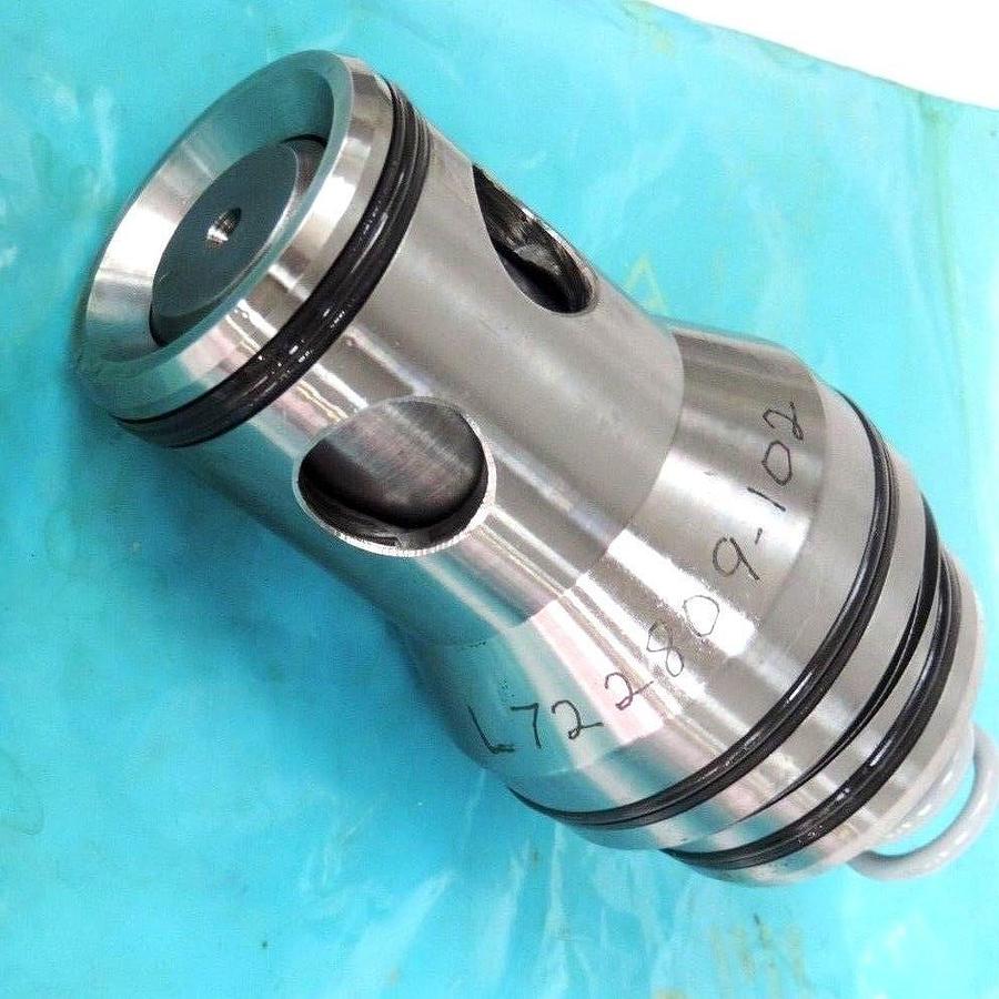 Used NEW OILGEAR COMPANY L722809-111, L722809-102 PRESSURE VALVE REDUCER