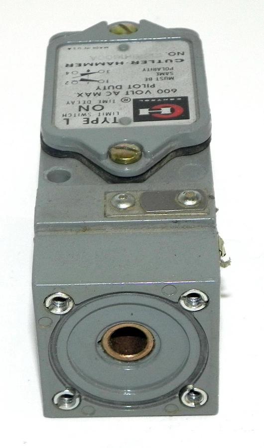 Used CUTLER-HAMMER 10316H1600A LIMIT SWITCH TYPE L