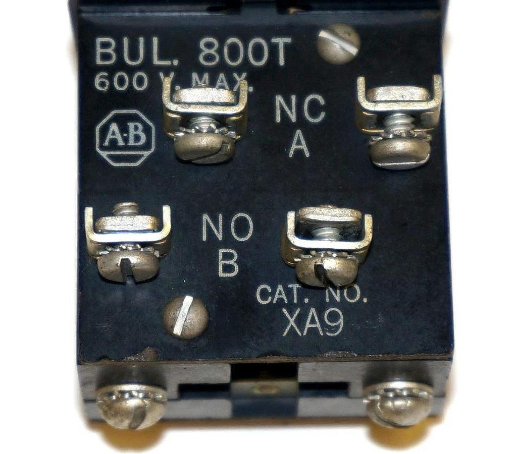 Used ALLEN BRADLEY 800T-H2 SELECTOR SWITCH W/ 800T-XA9, 800T-XA CONTACT BLOCKS