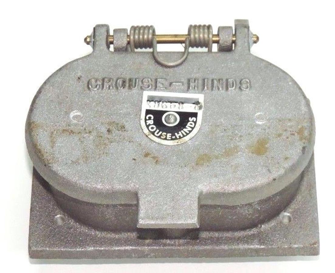 Used CROUSE-HINDS X8658-5 DUAL ROUND ECC CONNECTOR X86585