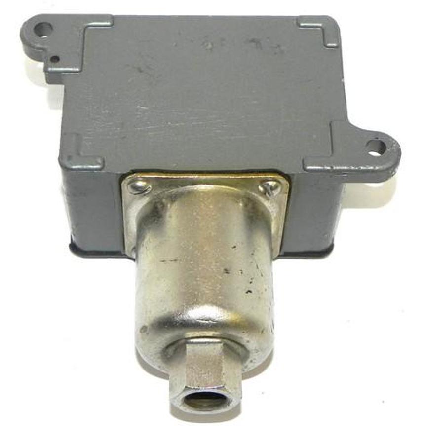 Used NEW UNITED ELECTRIC J6-148 PRESSURE SWITCH J6148