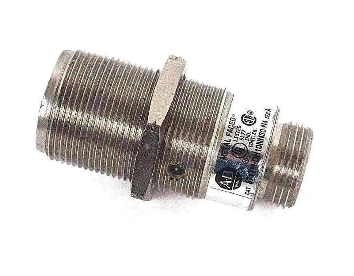 Used ALLEN BRADLEY 871TM-DH10NN30-N4 SER A PROXIMITY SWITCH 871TMDH10NN30N4