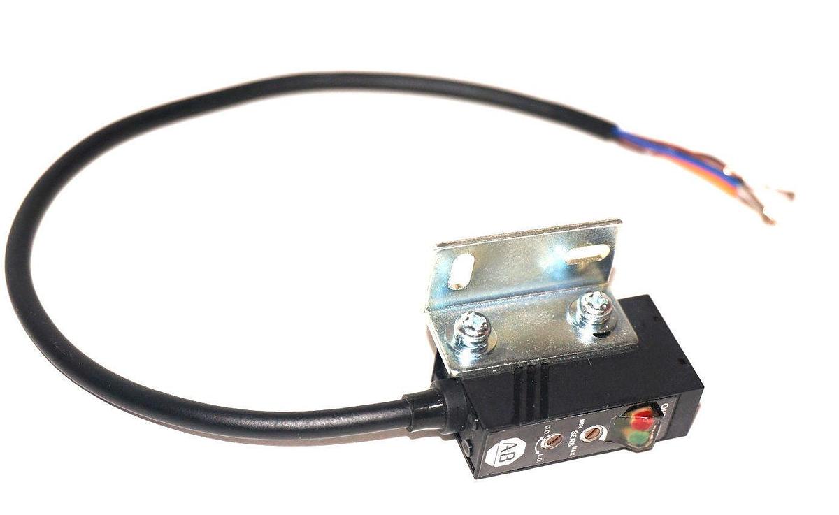 NEW ALLEN BRADLEY 42KC-P2LPEM-A2 PHOTOELECTRIC SENSOR 42KCP2LPEMA2