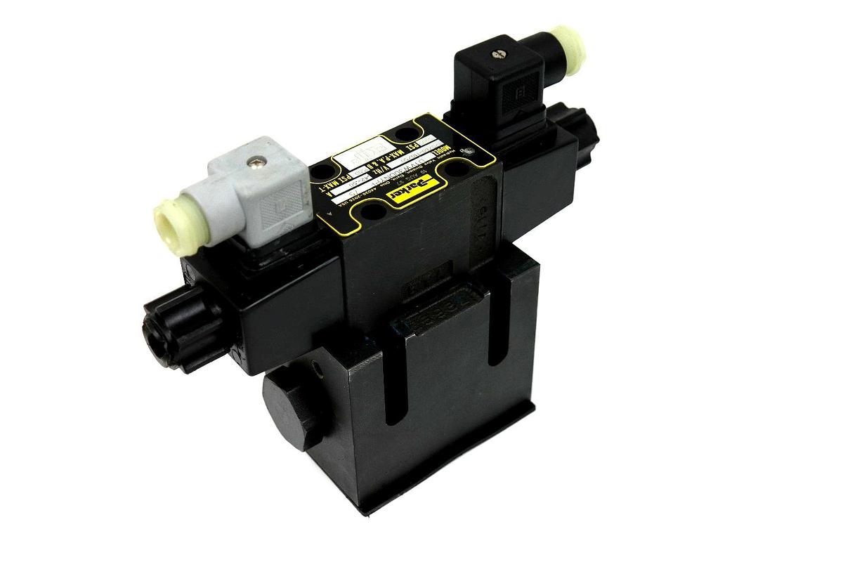 Used NEW PARKER D31VW20D4NYPF 75 DIRECTIONAL VALVE PILOT VALVE D1VW30DNYPF 75