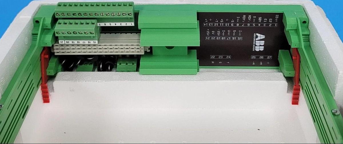 NEW ABB 05SK-8002 SINGLE SLOT CHASSIS/POWER SUPPLY 528560 05SK8002