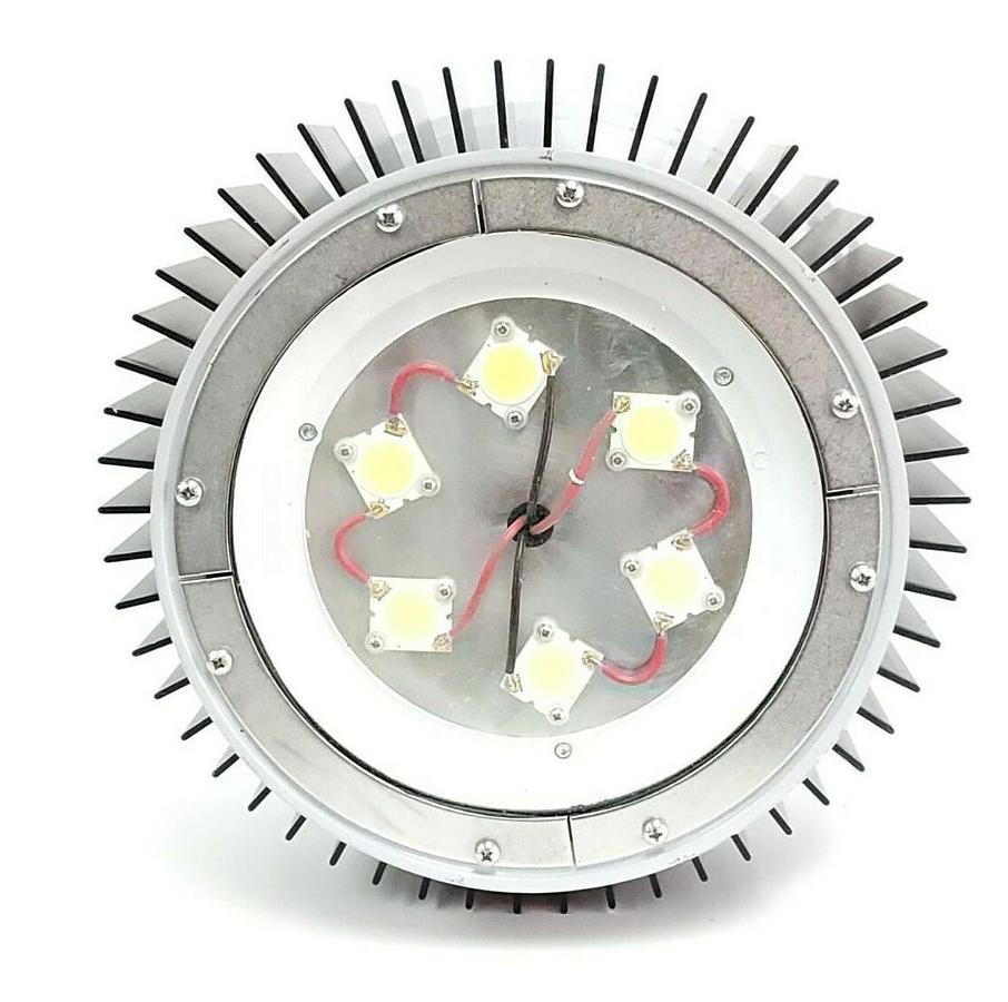 Used NEW COOPER CROUSE-HINDS VMV9L LED LIGHT W/ (2) TRC-050S110SC LED DRIVERS