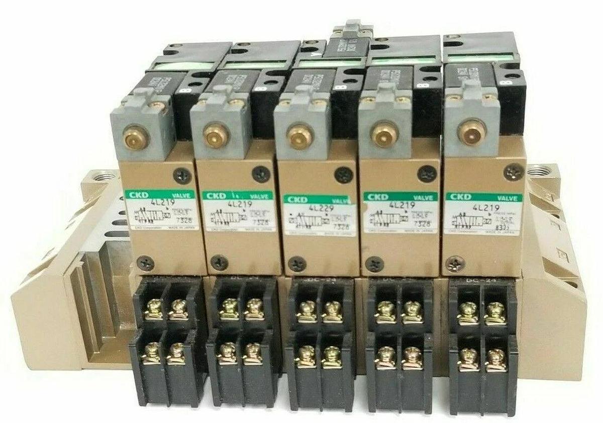 Used CKD 022001 MANIFOLD BLOCK W/ (5) 4L219 & (1) 4L229 SOLENOID VALVES, P5132M0R