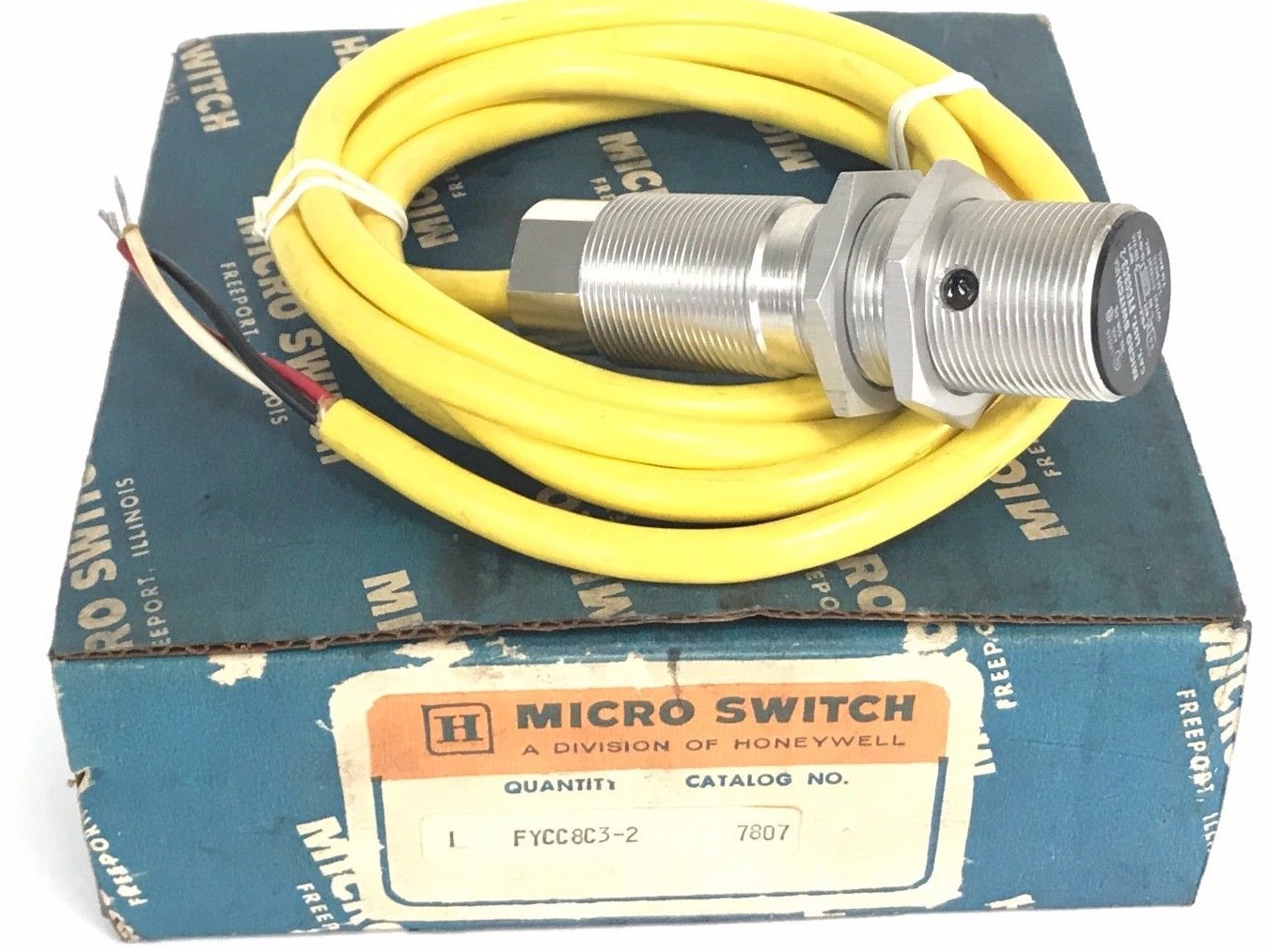 Used NEW HONEYWELL FYCC8C3-2 MICRO PROXIMITY SWITCH 30MM SN 1.2/7.5AMP 120VAC