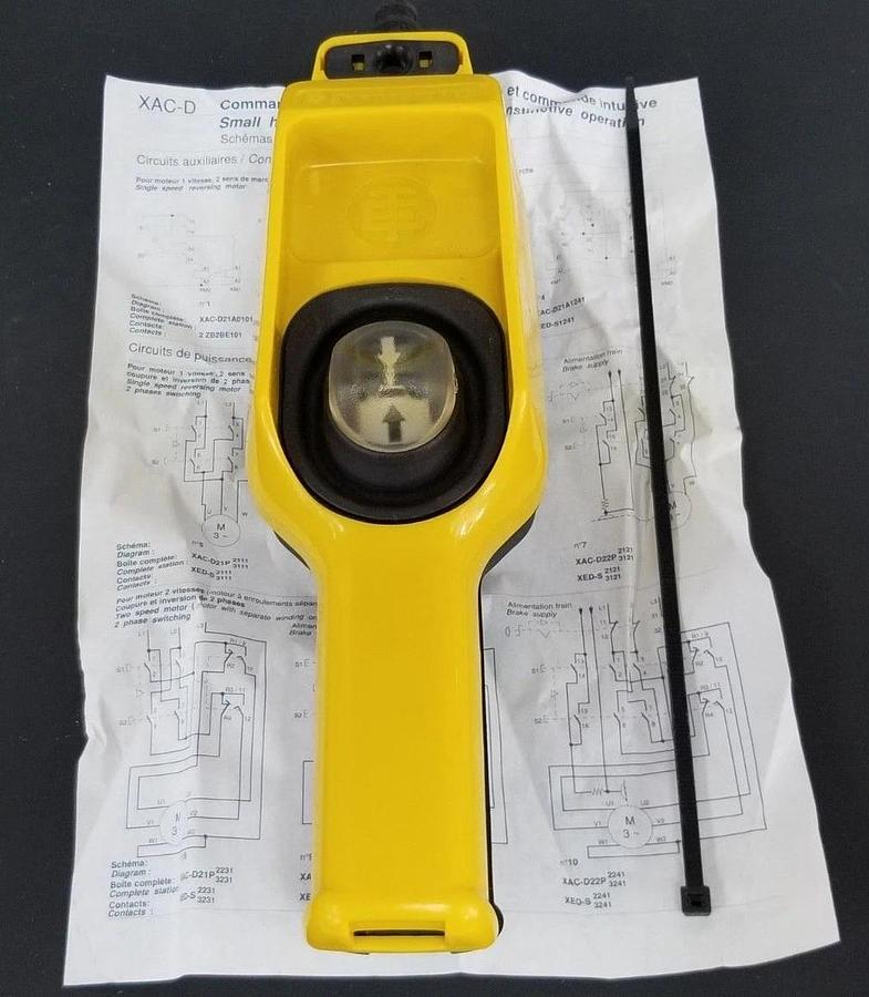 Used NIB TELEMECANIQUE XAC D21A0105 PENDANT CONTROL STATION XACD21A0105
