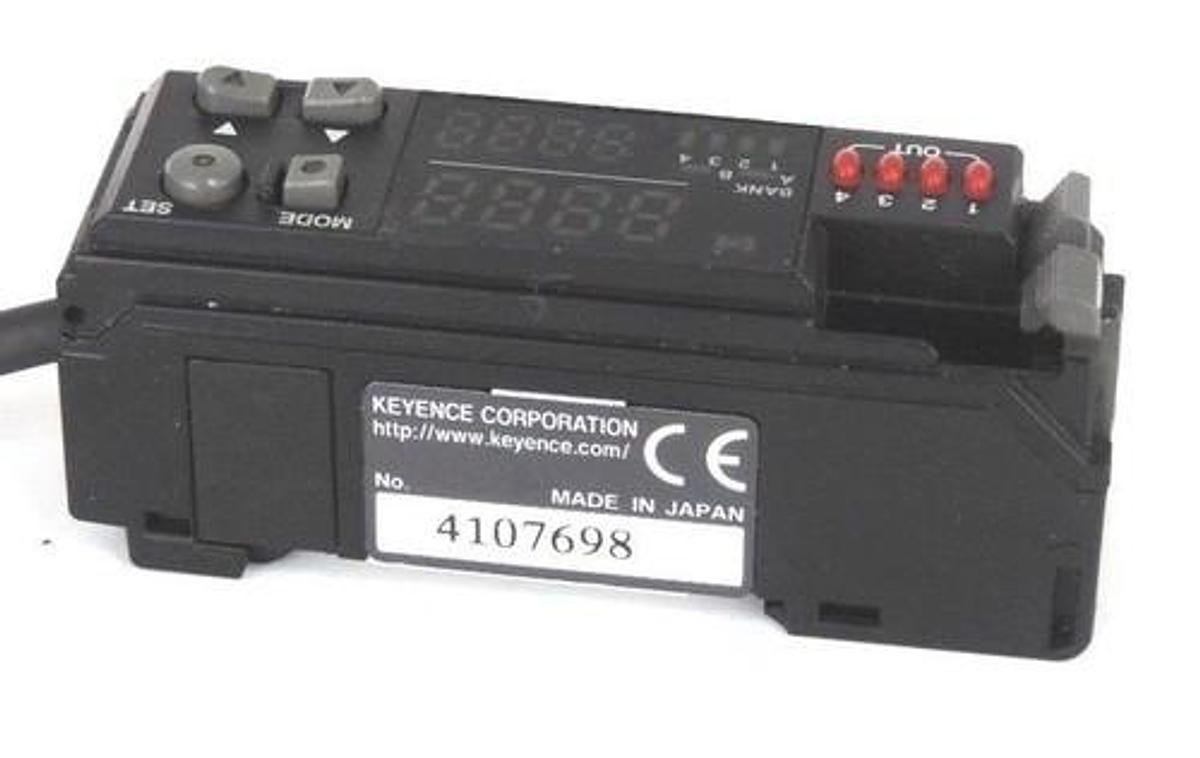 Used KEYENCE CZ-V21P PHOTOELECTRIC DIGITAL RGB AMPLIFIER UNIT 24VDC CLASS 2 CZV21P