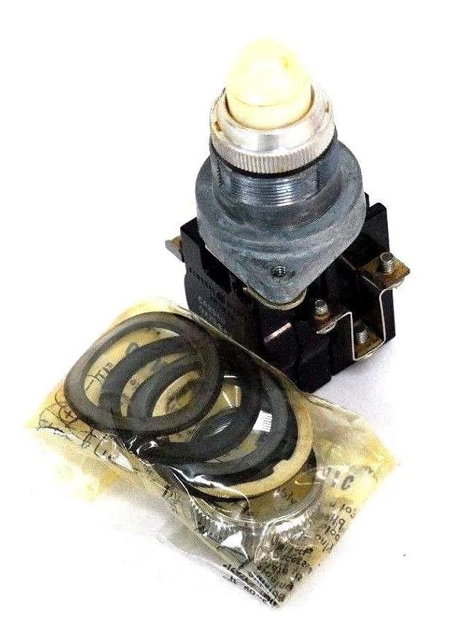 NIB GENERAL ELECTRIC CR2940UX224F2 PUSHBUTTON WHITE 115V 50/60HZ