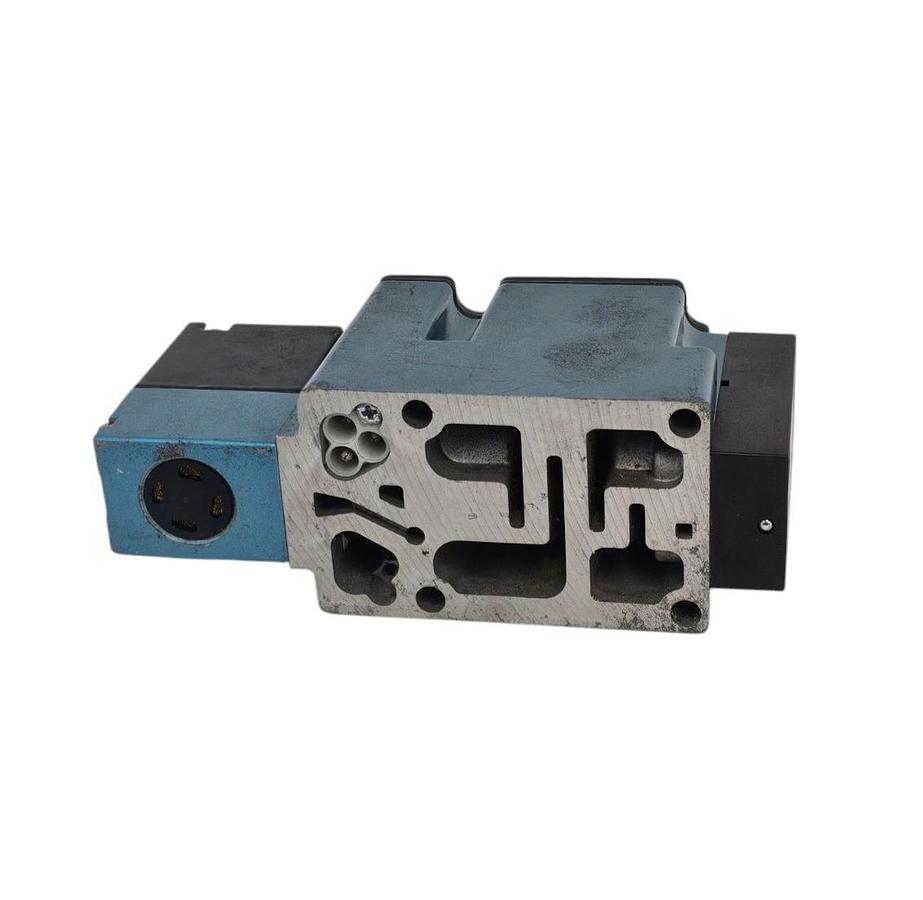 Used MAC 6213C-000-PM-112DA SOLENOID VALVE 4-WAY W/ PME-112DAAG PILOT VALVE