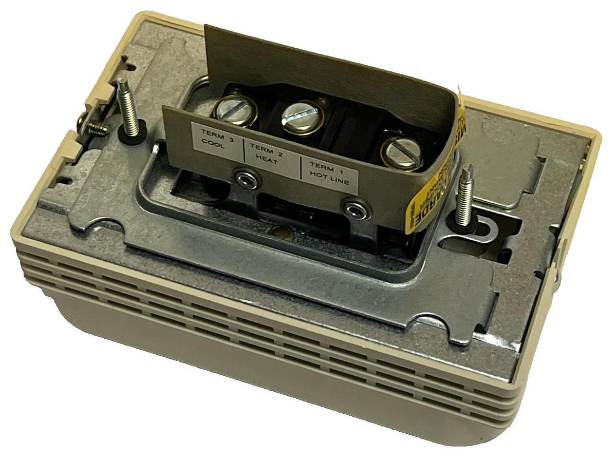 Used NEW Johnson Controls T26S-18C Thermostat | Line Voltage 120V-277V SPDT Heat/Cool