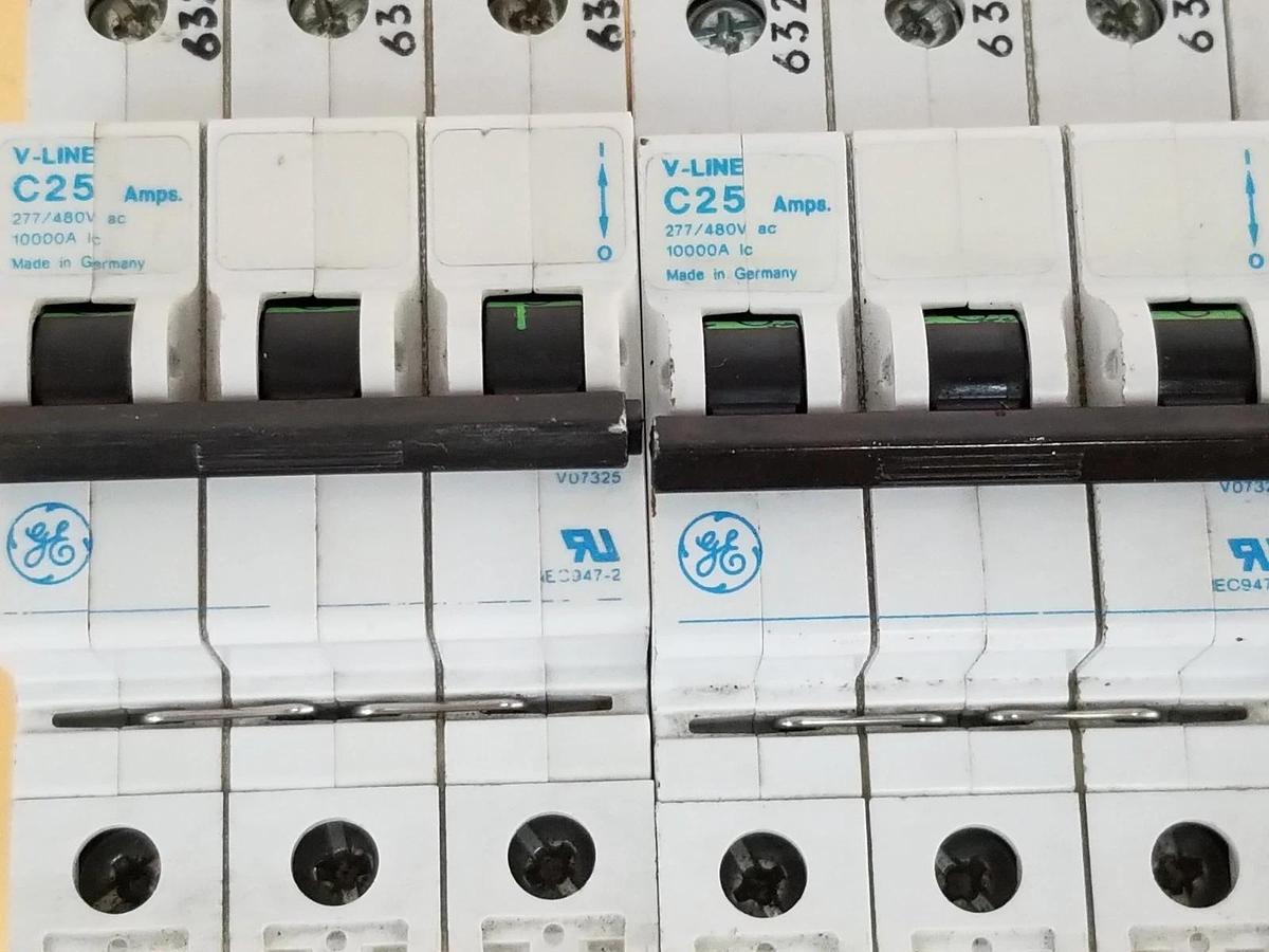 Used LOT OF 3 GENERAL ELECTRIC V07325 CIRCUIT BREAKERS 277/480V 25A V-LINE C25