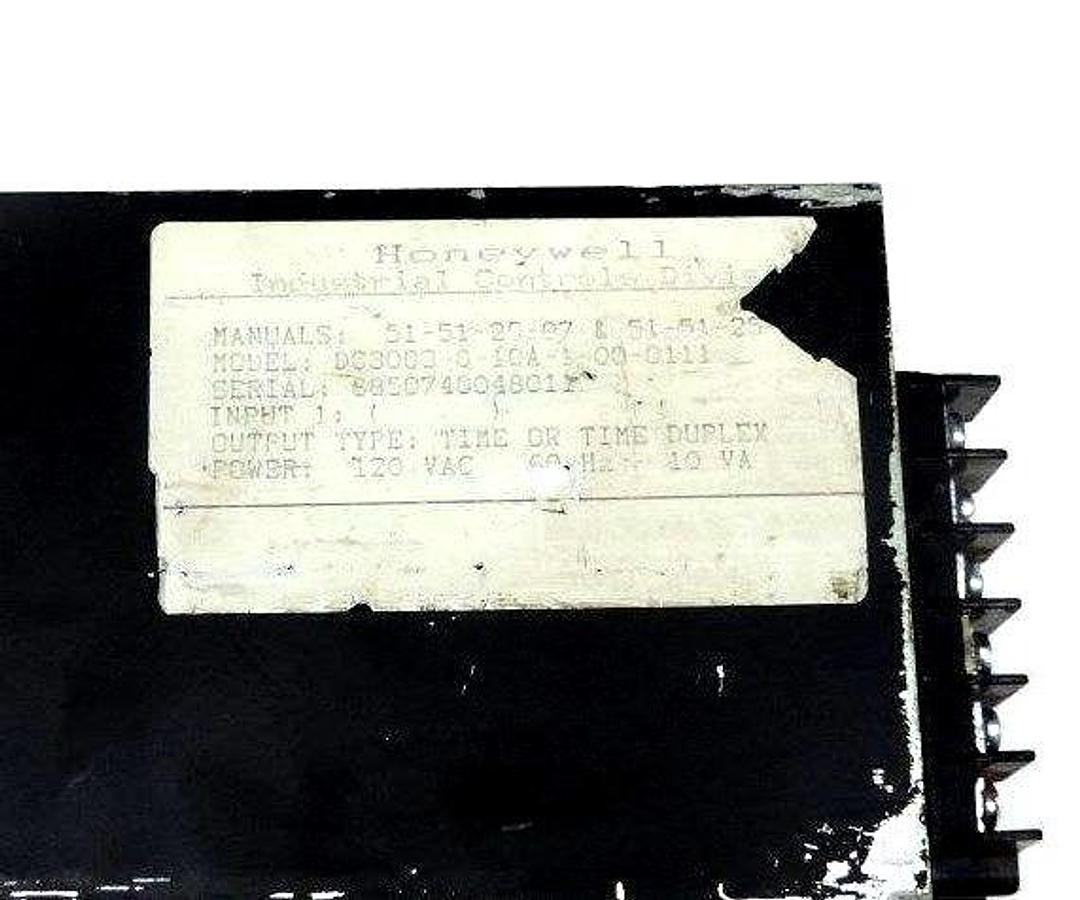 Used HONEYWELL DC3003-0-10A-1-00-0111 TEMPERATURE CONTROLLER UDC-3000 DC3003