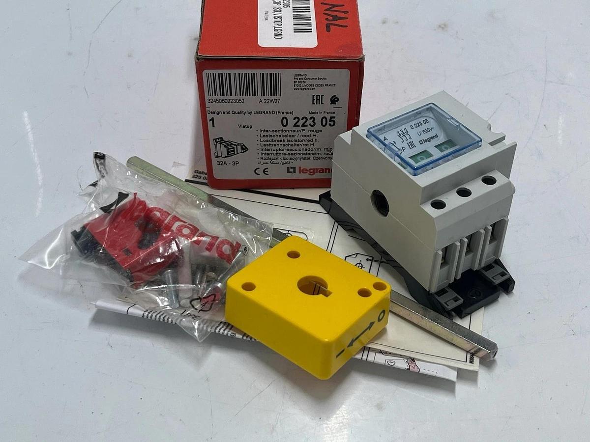 NEW Legrand Vistop 32A 3-Pole Load Break Switch Red Side Handle | Ref 022305