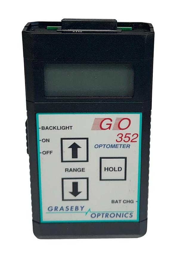 Used GRASEBY OPTRONICS GO 352 / GO352 OPTOMETER 3-1/2 DIGIT LCD DISPLAY W/ CASE NSMP
