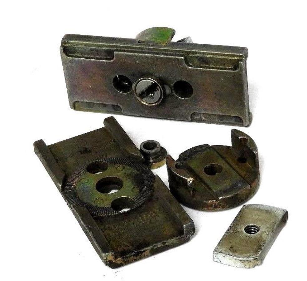 Used LOT OF 2 PEPPERL + FUCHS 33552 4-2681 MOUNTING BRACKETS 3355242681