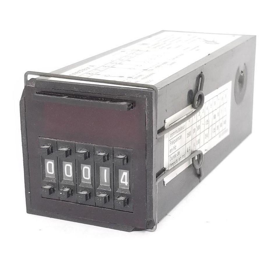 Used IVO INDUSTRIES KNE631.130B78BZ94 COUNTER 8110696/+680, 220VAC, KNE631130B78BZ94