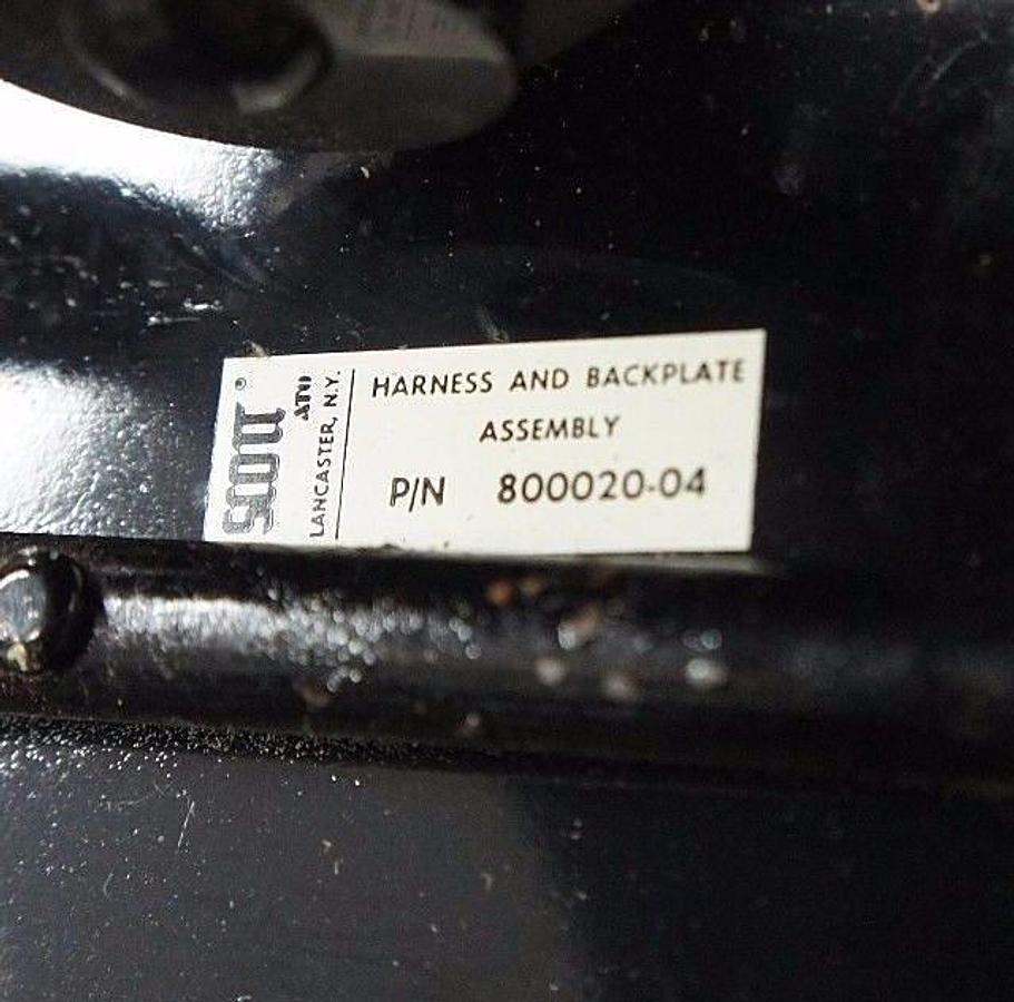 Used SCOTT AIR-PAK II PRESUR-PAK 800212-00 HARNESS P/N 800020-04 WITH MASK AND CASE