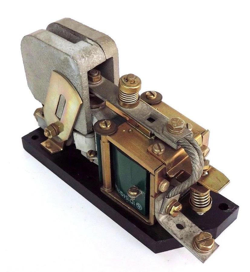 Used GENERAL ELECTRIC IC2800-M140C416 CONTACTOR W/ ID154G37A COIL, IC2800M140C416