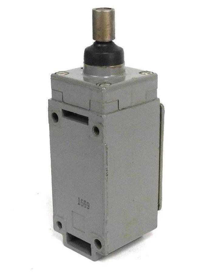 Used SQUARE D 9007-B53R-CJ LIMIT SWITCH SER. B FORM CJ 9007-B53R 9007B53R
