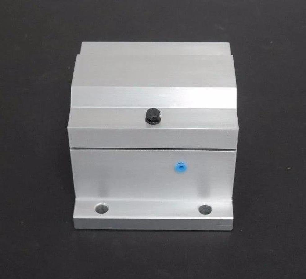 Used NIB SKF LUXD 32-2LS/AJ ALUMINUM HOUSING 4 BOLT PILLOW BLOCK BEARING 2" BORE