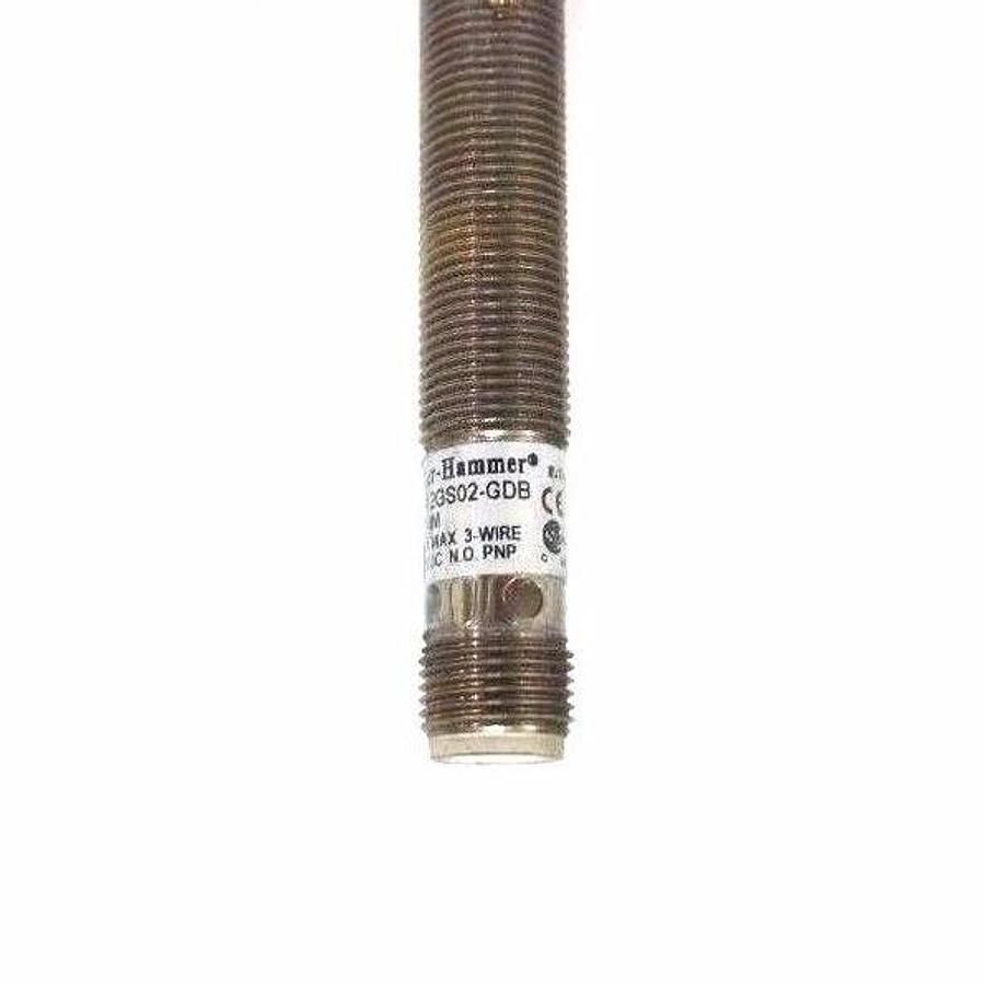 Used CUTLER HAMMER E57-12GS02-GDB INDUCTIVE PROXIMITY SWITCH W/ CSDS4A3CY2202 CABLE