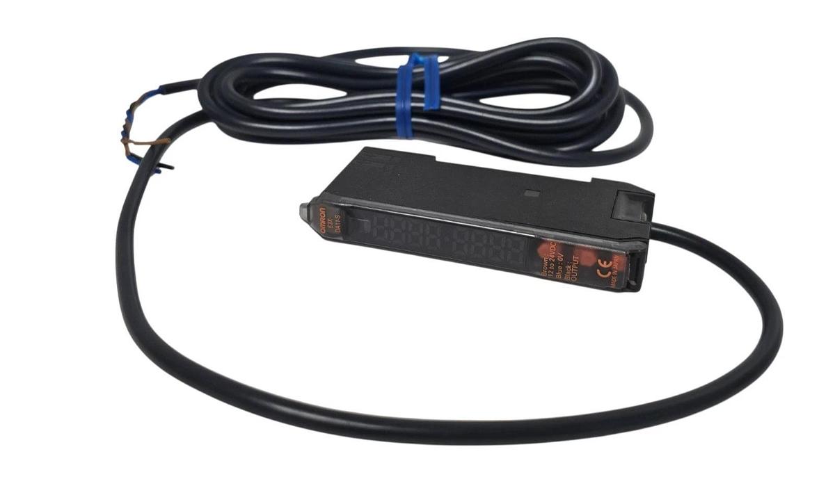 NEW OMRON E3X-DA11-S SENSOR FIBER AMPLIFIER PRE-WIRED 2M CABLE E3XDA11S