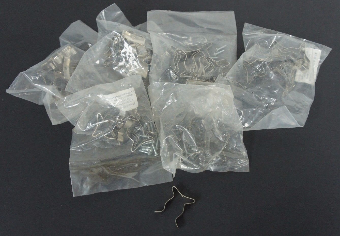 Used LOT OF 33 MINERALLAC 1/2" RIGID CONDUIT PIPE HANGERS