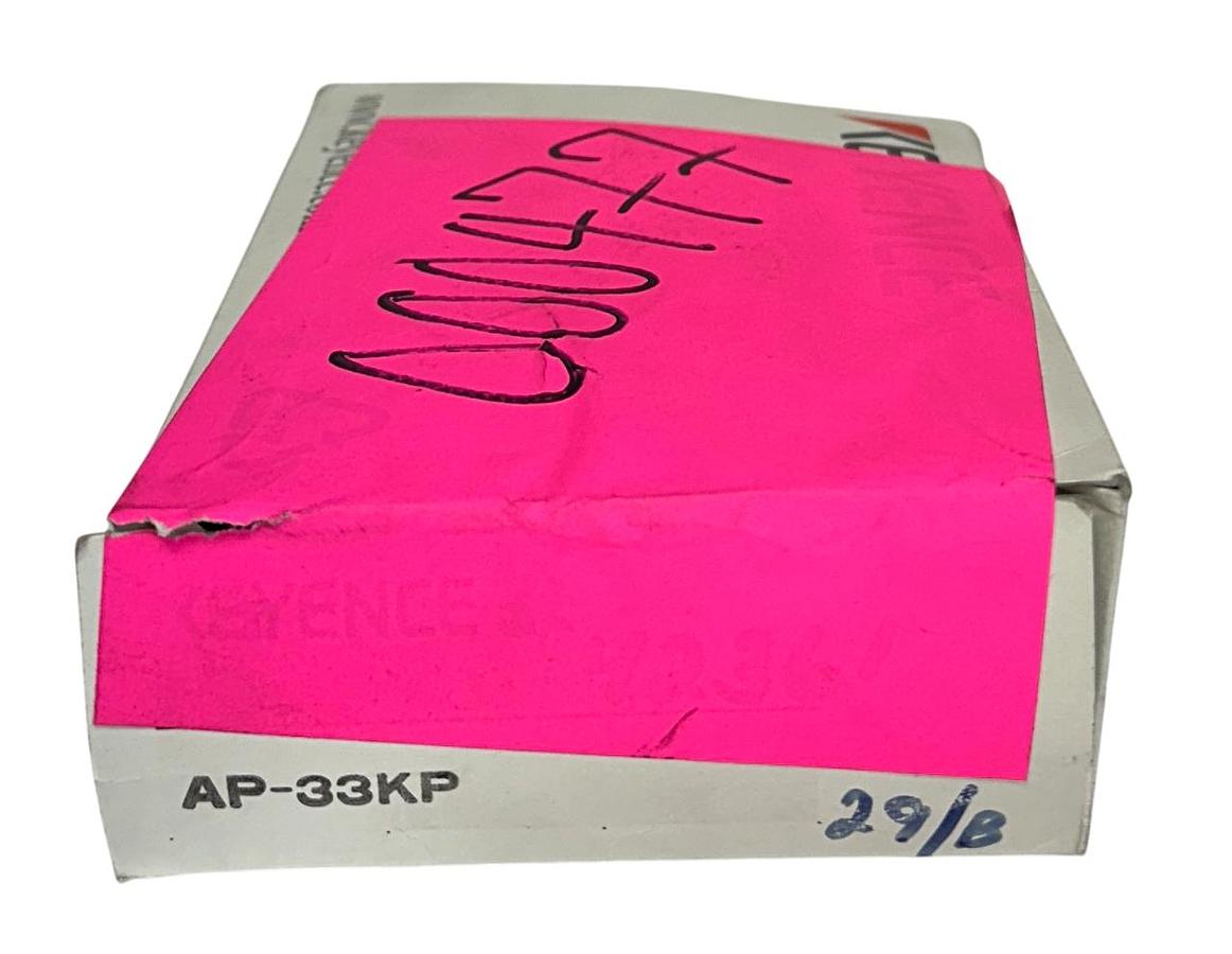 Used KEYENCE AP-33KP / AP33KP PRESSURE SWITCH 12-24VDC 2-COLOR 2M CABLE NSMP