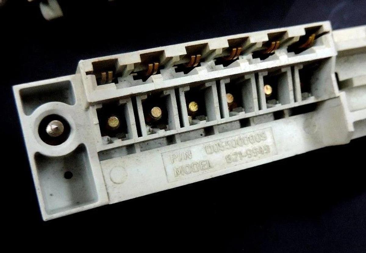 Used LOT OF 24 ISSC / HONEYWELL 621-9949 TERMINAL BLOCK SETS D055000008, D055000009
