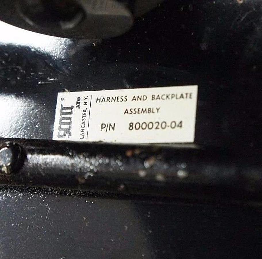 Used SCOTT AIR-PAK II PRESUR-PAK 800212-00 HARNESS P/N 800020-04 WITH MASK AND CASE