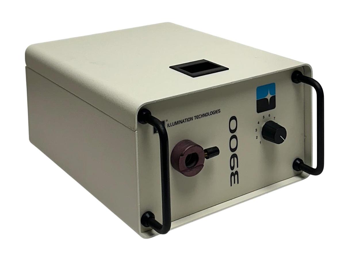 Used ILLUMINATION TECHNOLOGIES IT MODEL 3900 LIGHT SOURCE 150W 88-132/176-264VAC REP