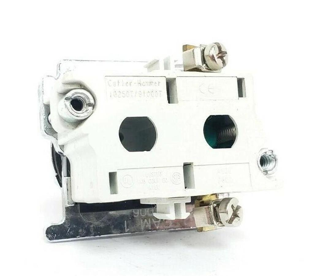 Used CUTLER-HAMMER 2-POSITION SELECTOR SWITCH W/ 10250T/91000T SER. D2 CONTACT BLOCK