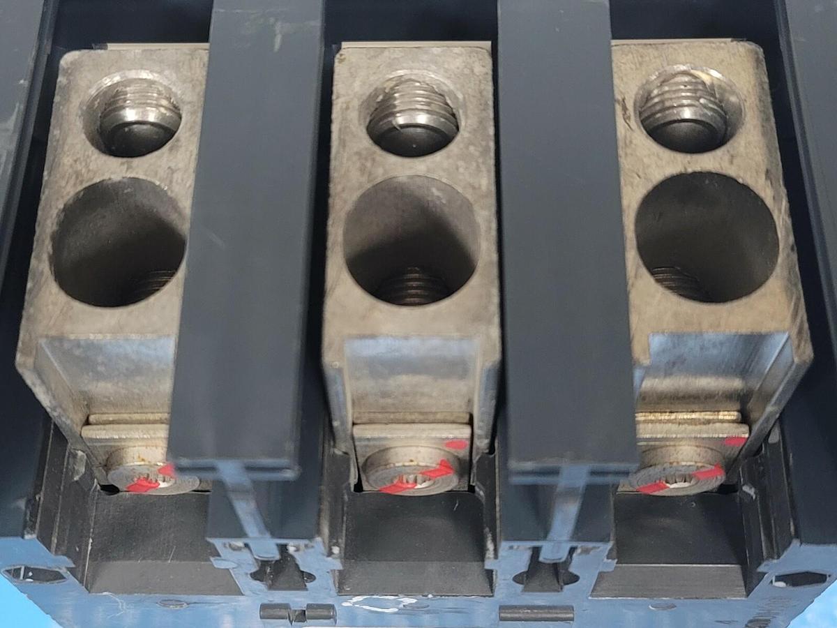 Used ALLEN BRADLEY 140U-K6D3-D40 SER. A CIRCUIT BREAKER 140U-K6X3 140U-KTD3-D40 TRIP
