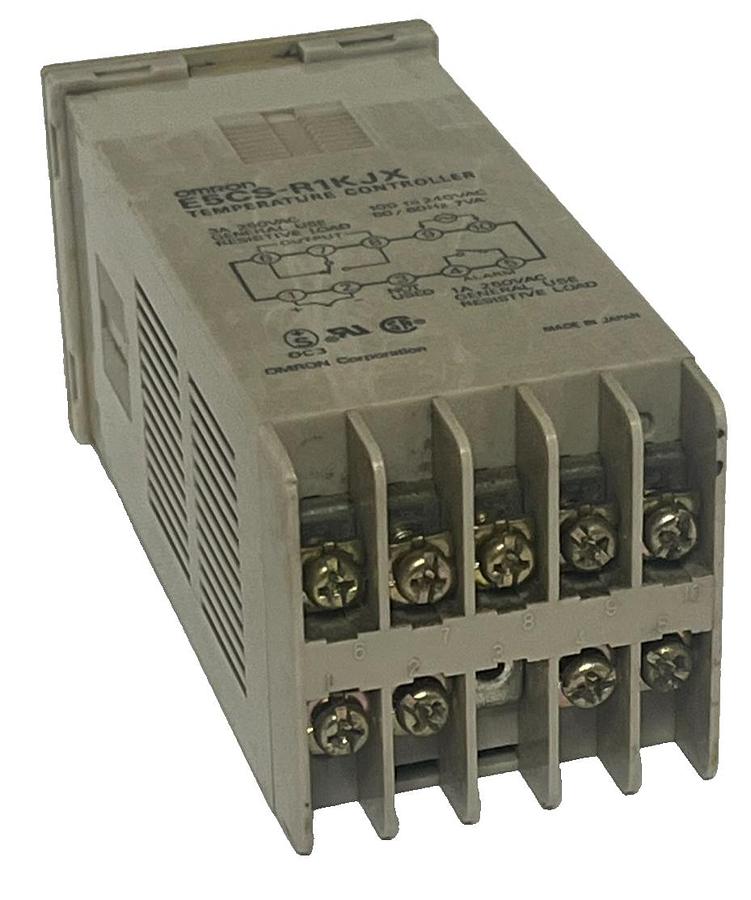 Used OMRON E5CS-R1KJX Temperature Controller 1/16 DIN Relay 3A 250VAC 100-240VAC