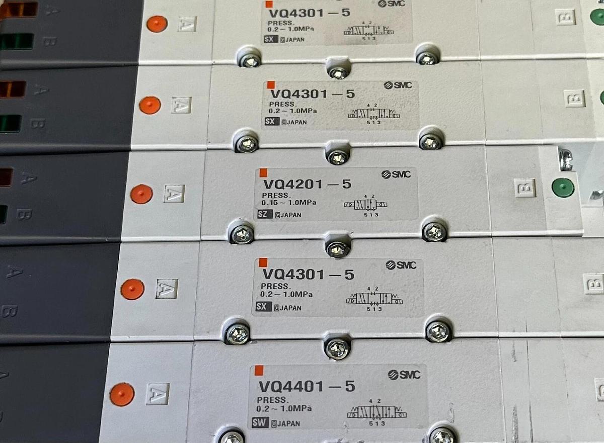 Used SMC VV5Q41-05-DAM01 / VV5Q4105DAM01 VALVE MANIFOLD W/ VQ4401-5 VQ4301-5 VQ4201-5
