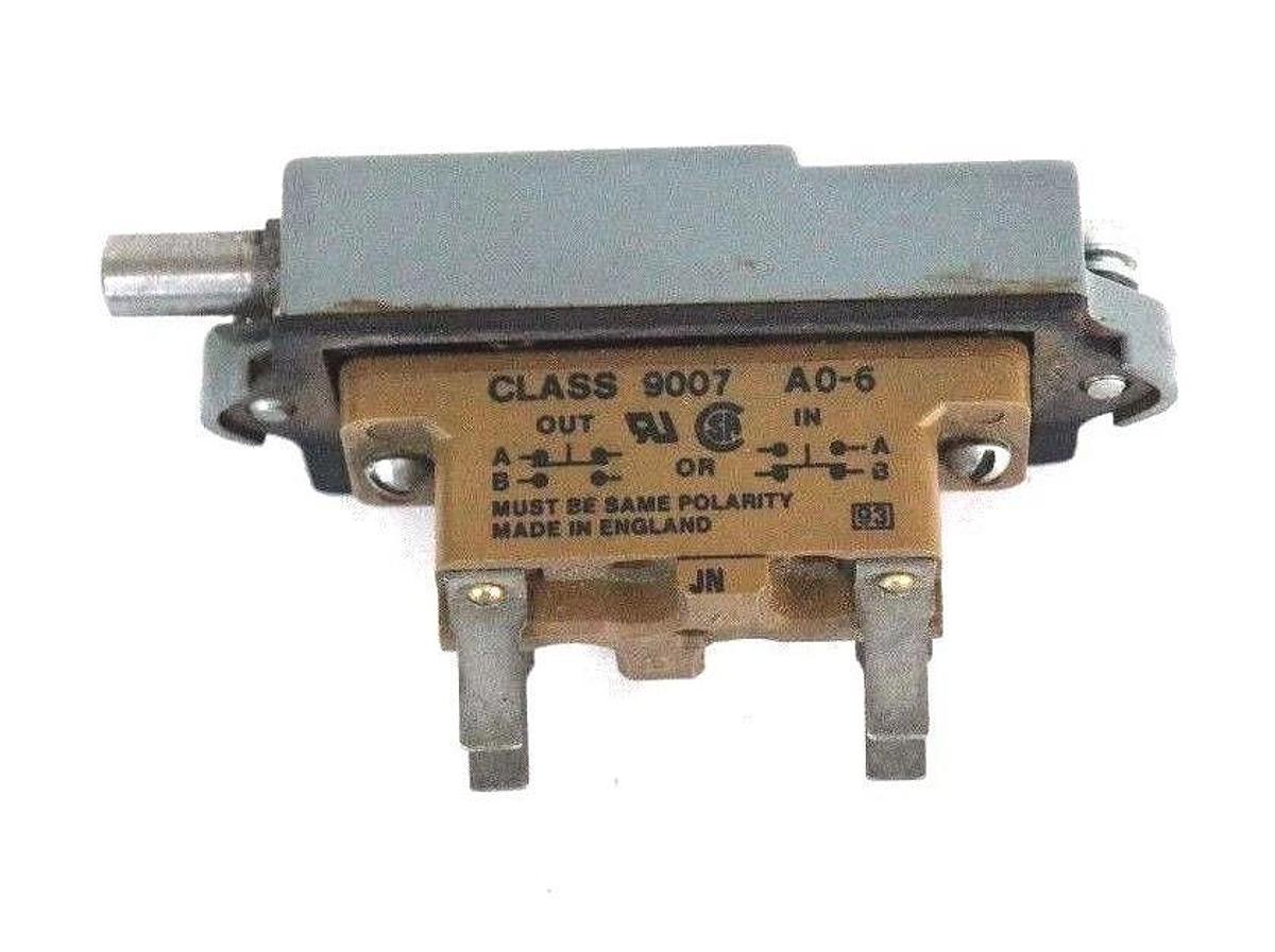 Used SQUARE D 9007-A046 LIMIT SWITCH PLUG IN BODY SER A 9007A046